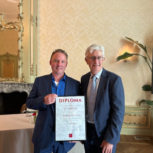 PERSBERICHT: Bart Vunderink ontvangt diploma Magister Vini